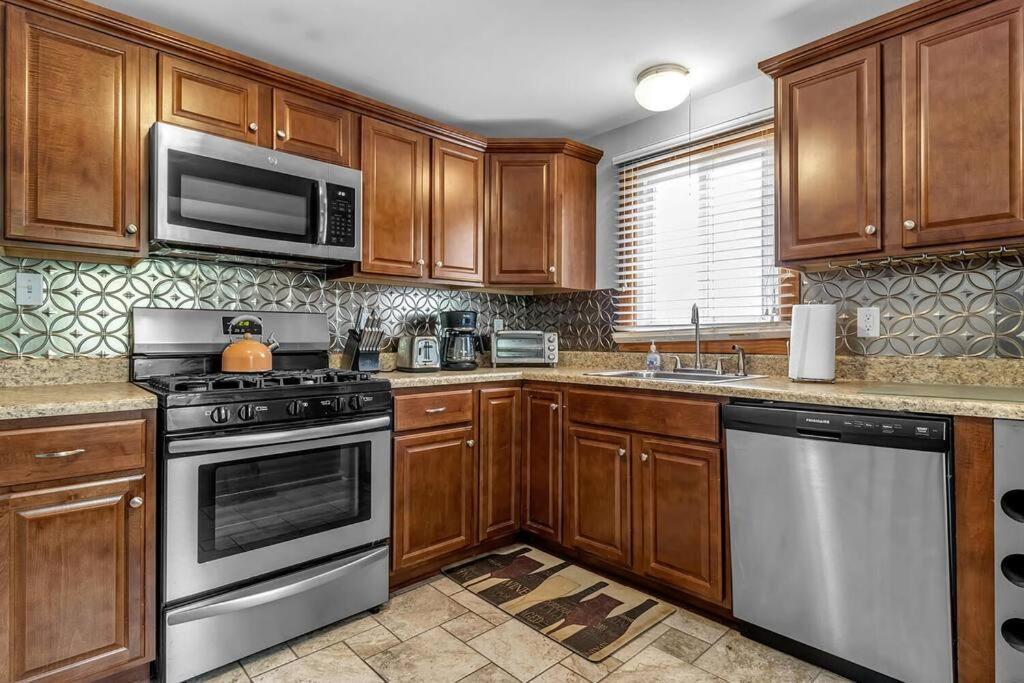 Gorgeous 2 Queen Bedroom Apartment In North Buffalo With 70 Inch Tv ภายนอก รูปภาพ
