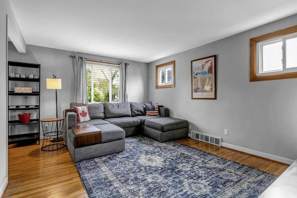 Gorgeous 2 Queen Bedroom Apartment In North Buffalo With 70 Inch Tv ภายนอก รูปภาพ
